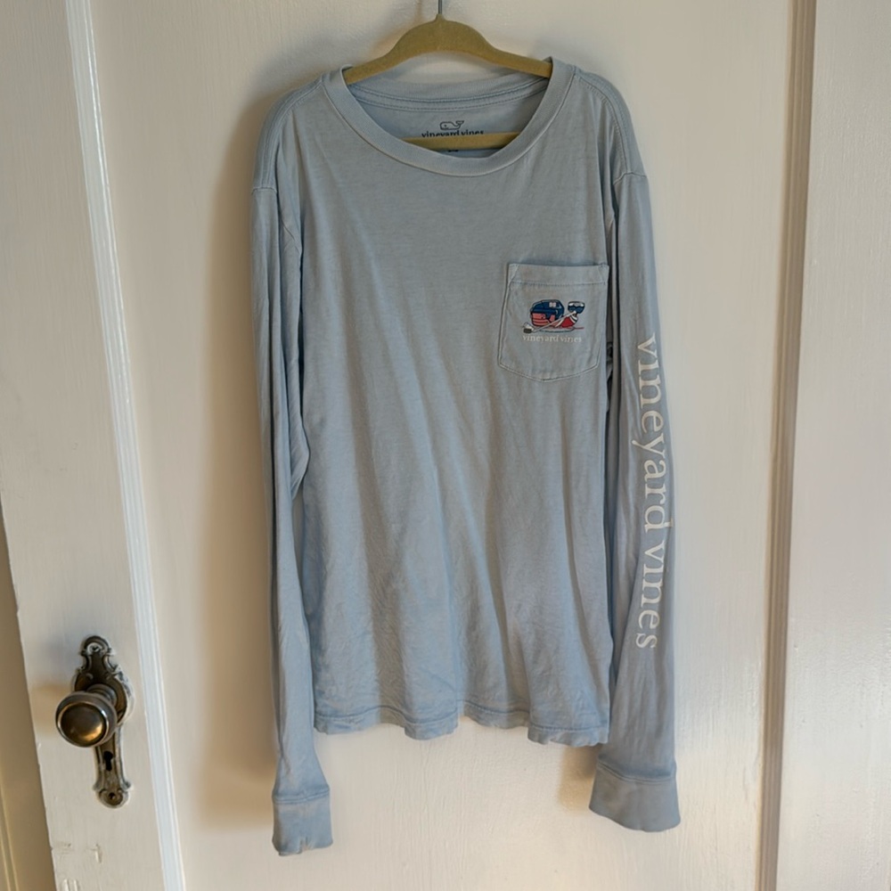 Boy’s Vineyard Vibes long sleeve ice hockey shirt size small (8-10)